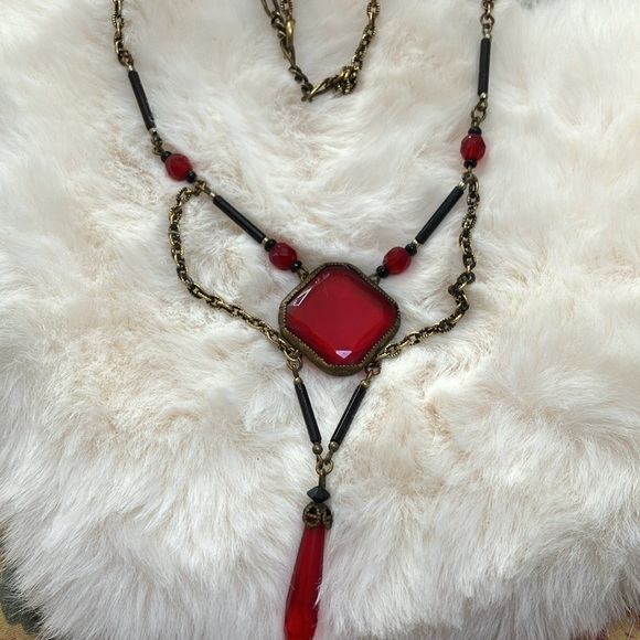 ANTIQUE NECKLACE DEEP RED GLASS STONE, BLACK BEADS THROUGH OUT DROP STONE BOTTOM - Picture 15 of 16